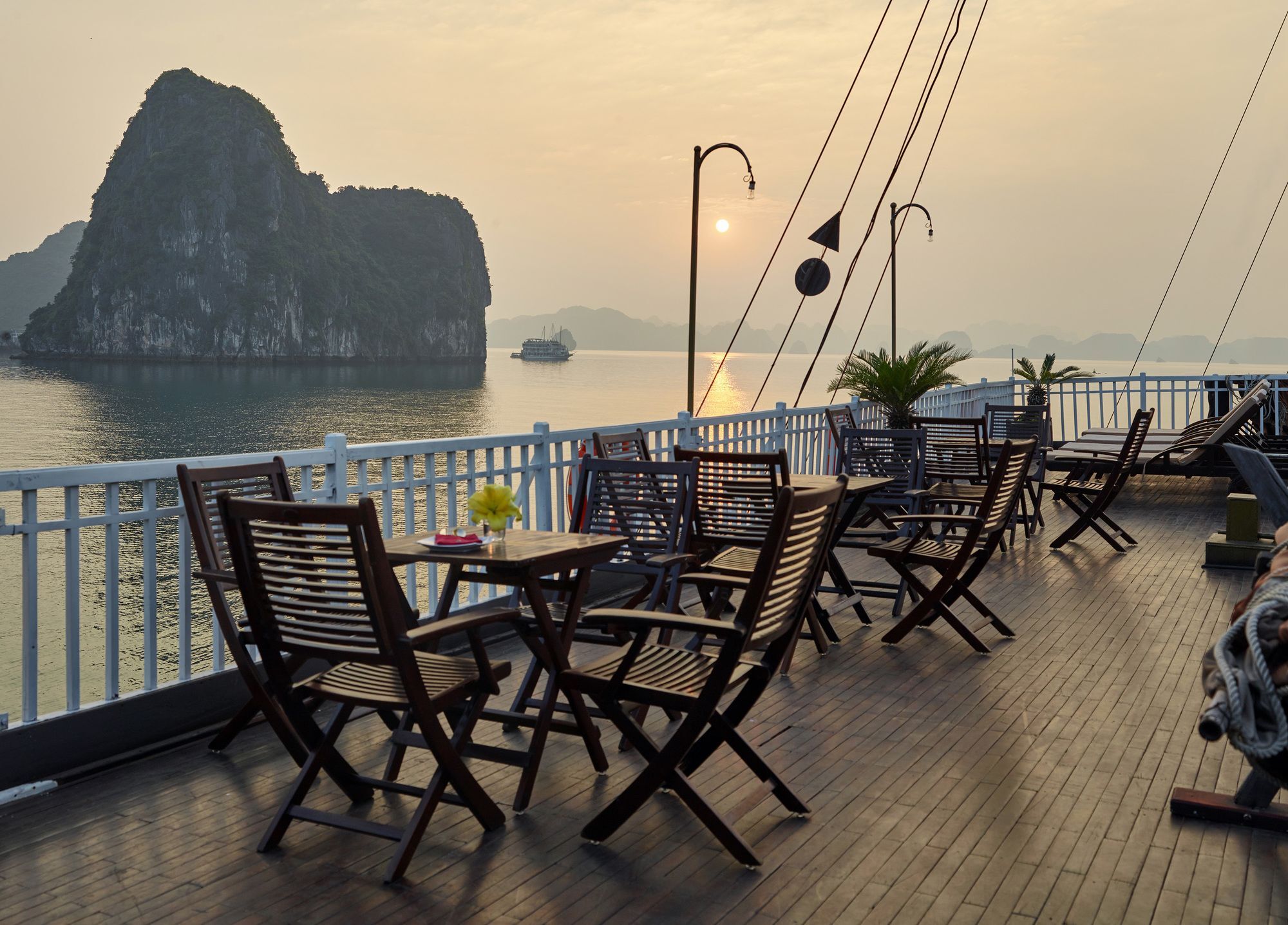 Garden Bay Legend Cruise Hotel Ha Long Bagian luar foto